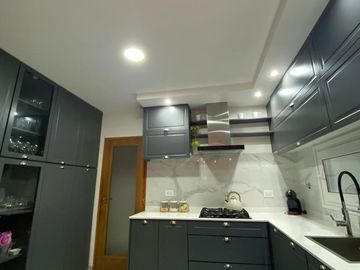 VENTA CASA 5 AMBIENTES, EN AREA 60.