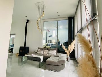 VENTA CASA 5 AMBIENTES, EN AREA 60.