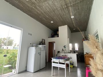 VENTA CASA 5 AMBIENTES, EN AREA 60.