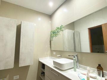 VENTA CASA 5 AMBIENTES, EN AREA 60.