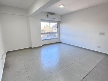 MONOAMBIENTE EN VENTA ITUZAINGO NORTE CON COCHERA