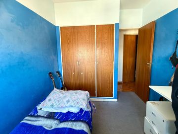 Venta Flores 5 amb. en torre con cochera.