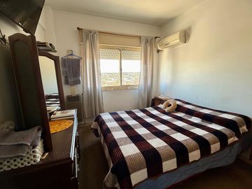Venta Flores 5 amb. en torre con cochera.
