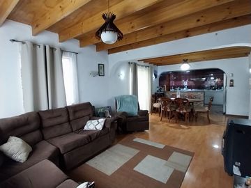 CASA DE 1 PISO 4D 1B EXCELENTE UBICACION
