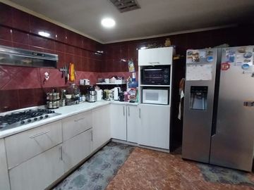 CASA DE 1 PISO 4D 1B EXCELENTE UBICACION
