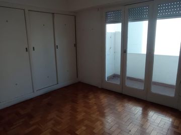 3 Ambientes con Balcon en Venta en Flores