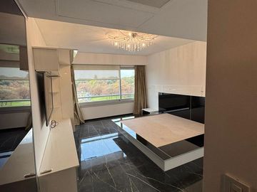 Departamento de 4 ambientes + dependencia con balcon aterrazado en
