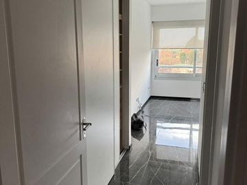 Departamento de 4 ambientes + dependencia con balcon aterrazado en
