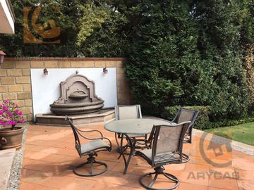 Bonita casa en venta en Club de Golf Vallescondido