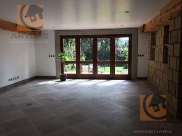 Bonita casa en venta en Club de Golf Vallescondido
