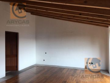 Bonita casa en venta en Club de Golf Vallescondido