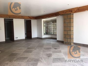 Bonita casa en venta en Club de Golf Vallescondido