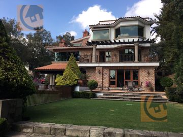 Bonita casa en venta en Club de Golf Vallescondido