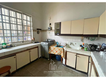 VENDO / ARRIENDO CASA COLONIAL EN EL CENTRO HISTORICO