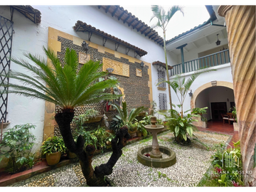 VENDO / ARRIENDO CASA COLONIAL EN EL CENTRO HISTORICO