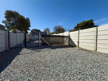 EN VENTA CASA 2 DORM. SEMI NUEVA VILLA ITALIA
