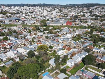 EN VENTA CASA 2 DORM. SEMI NUEVA VILLA ITALIA