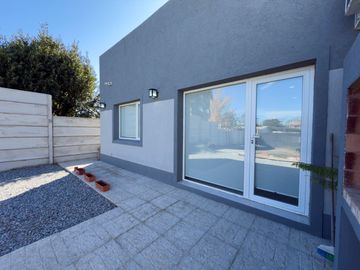 EN VENTA CASA 2 DORM. SEMI NUEVA VILLA ITALIA