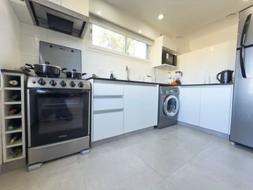 EN VENTA CASA 2 DORM. SEMI NUEVA VILLA ITALIA