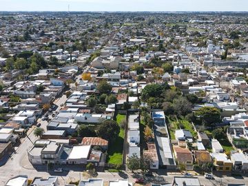 EN VENTA CASA 2 DORM. SEMI NUEVA VILLA ITALIA