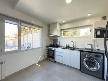 EN VENTA CASA 2 DORM. SEMI NUEVA VILLA ITALIA
