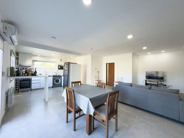 EN VENTA CASA 2 DORM. SEMI NUEVA VILLA ITALIA