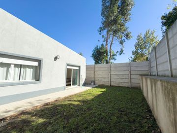 EN VENTA CASA 2 DORM. SEMI NUEVA VILLA ITALIA