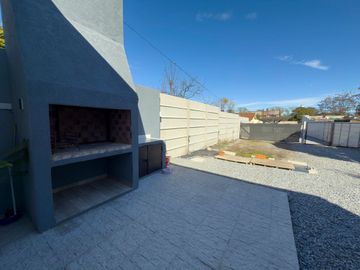 EN VENTA CASA 2 DORM. SEMI NUEVA VILLA ITALIA