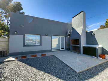EN VENTA CASA 2 DORM. SEMI NUEVA VILLA ITALIA