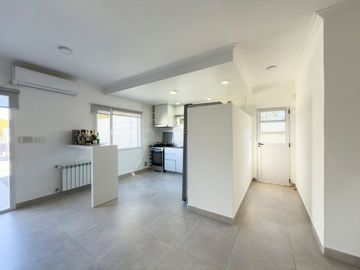 EN VENTA CASA 2 DORM. SEMI NUEVA VILLA ITALIA