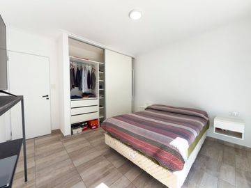 EN VENTA CASA 2 DORM. SEMI NUEVA VILLA ITALIA