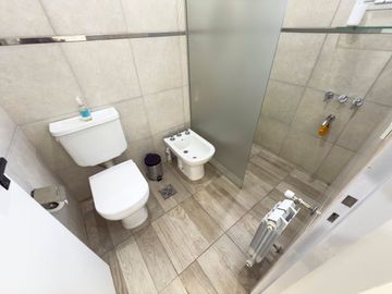 EN VENTA CASA 2 DORM. SEMI NUEVA VILLA ITALIA