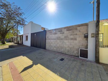 EN VENTA CASA 2 DORM. SEMI NUEVA VILLA ITALIA