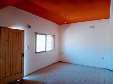 CASA CON DPTO Y MONOAMBIENTE EN VENTA