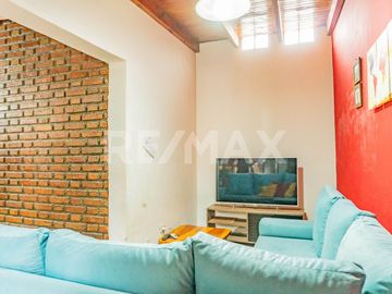 CASA CON DPTO Y MONOAMBIENTE EN VENTA