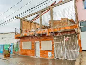 CASA CON DPTO Y MONOAMBIENTE EN VENTA