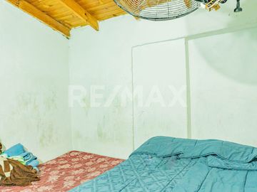 CASA CON DPTO Y MONOAMBIENTE EN VENTA