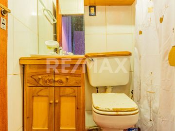 CASA CON DPTO Y MONOAMBIENTE EN VENTA