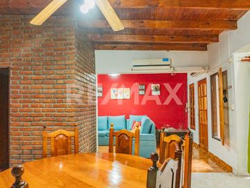 CASA CON DPTO Y MONOAMBIENTE EN VENTA