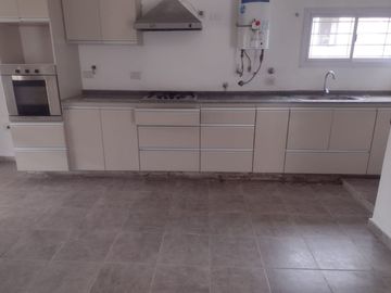 VENTA CASA 2 DORMITORIOS - VILLA PARQUE SANTA ANA