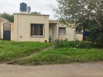 VENTA CASA 2 DORMITORIOS - VILLA PARQUE SANTA ANA