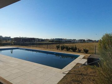 CASA EN VENTA DE 4 AMBIENTES EN SANTA ISABEL II