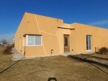 CASA EN VENTA DE 4 AMBIENTES EN SANTA ISABEL II