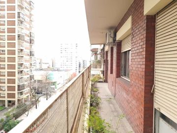VENTA  4 AMB SEMIPISO EN CABALLITO CON DEPENDENCIA
