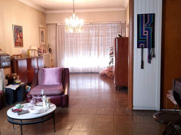 VENTA  4 AMB SEMIPISO EN CABALLITO CON DEPENDENCIA