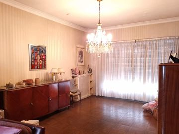 VENTA  4 AMB SEMIPISO EN CABALLITO CON DEPENDENCIA