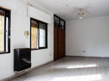 Gral Rodriguez,Casa numerosos amb Apto Profesional