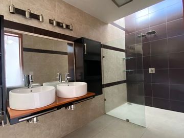 Casa en Venta y/o Renta 1era secc de Bugambilias