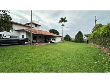 HERMOSA CASA CAMPESTRE CON PISCINA EN VENTA, SECTOR COMBIA PEREIRA