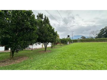 HERMOSA CASA CAMPESTRE CON PISCINA EN VENTA, SECTOR COMBIA PEREIRA